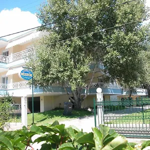 Hotel de apartamente Nestor, Toroni